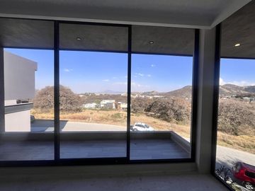 Hermosa y Moderna Residencia en Rancho San Juan
