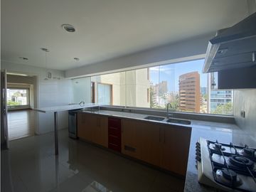 Bello Dpto 4 Dormitorios, Frente a parque Dammert