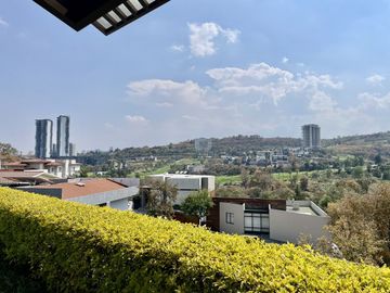 Casa Amueblada en Renta con Vista al Campo de Golf. Bosque Real