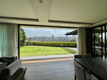 Casa Amueblada en Renta con Vista al Campo de Golf. Bosque Real