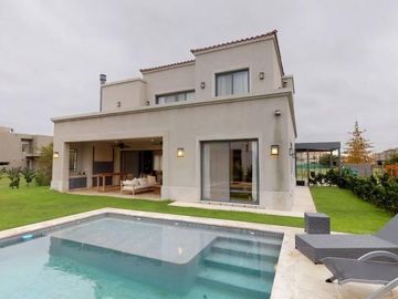 Espectacular casa en venta con muebles en Ayres Plaza - Mallmann Propiedades