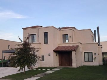 Espectacular casa en venta con muebles en Ayres Plaza - Mallmann Propiedades