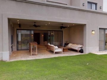 Espectacular casa en venta con muebles en Ayres Plaza - Mallmann Propiedades