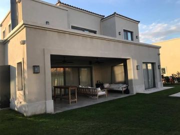 Espectacular casa en venta con muebles en Ayres Plaza - Mallmann Propiedades