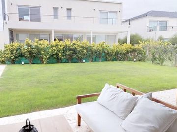 Espectacular casa en venta con muebles en Ayres Plaza - Mallmann Propiedades