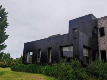 Casa en venta - 6 Dormitorios 6 Baños - 23.900Mts2 - Mar del Plata
