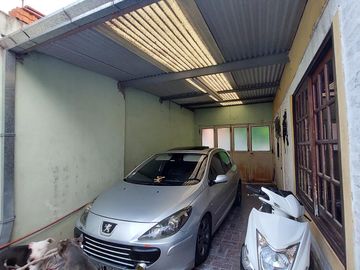 Casa en Monte Grande con cochera para 3 autos venta