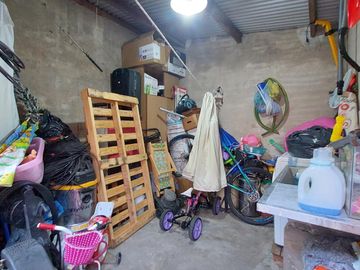 Casa en Monte Grande con cochera para 3 autos venta