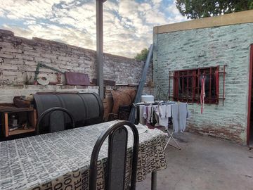 Casa en Monte Grande con cochera para 3 autos venta