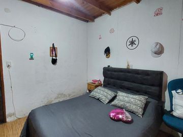 Casa en Monte Grande con cochera para 3 autos venta