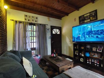 Casa en Monte Grande con cochera para 3 autos venta