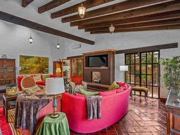 Casa Amueblada con Casitas Independientes – Para Vivir y Generar Ingresos