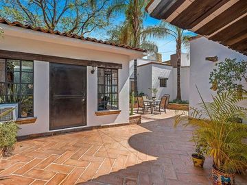 Casa Amueblada con Casitas Independientes – Para Vivir y Generar Ingresos