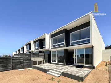 Concon Venta Casa A Estrenar 3D 4B Con Vista en Condominio