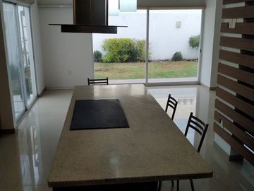 HERMOSA RESIDENCIA EN VENTA - RESIDENCIAL 