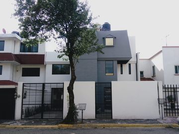 VENTA DE CASA EN FRACC. BELLAVISTA SATÉLITE, TLALNEPANTLA (NO NEGOCIABLE)