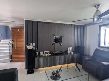 MODERNA CASA EN GUSTAVO BAZ