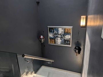 MODERNA CASA EN GUSTAVO BAZ