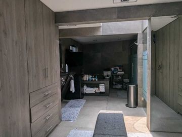 MODERNA CASA EN GUSTAVO BAZ