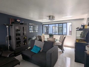 MODERNA CASA EN GUSTAVO BAZ