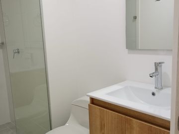Estrene Este Hermoso Apartamento En Unidad Completa Super Ubicacion