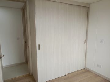 Estrene Este Hermoso Apartamento En Unidad Completa Super Ubicacion