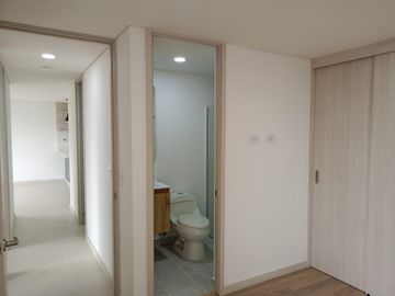 Estrene Este Hermoso Apartamento En Unidad Completa Super Ubicacion