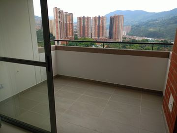 Estrene Este Hermoso Apartamento En Unidad Completa Super Ubicacion