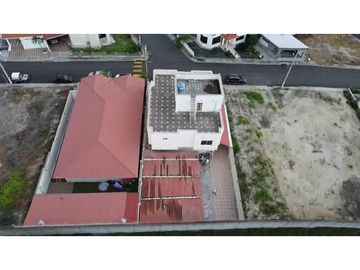 En venta hermosa casa en urbanización privada Manta Beach