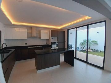 CASA EN VENTA EN LOMAS DE ANGELÓPOLIS III, PARQUE CUERNAVACA, SAN ANDRÉS CHOLULA, PUEBLA.