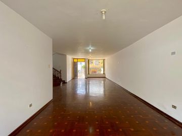 Casa en  Alquiler
