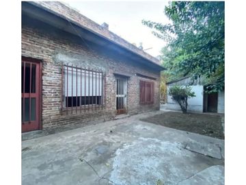 2 VIVIENDAS CON LOCAL SOBRE CARLOS CASARES