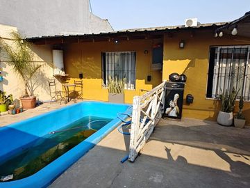 Casas Multifamiliar 7 amb en Venta Loma Hermosa