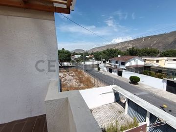 CASA DE VENTA EN POMASQUI
