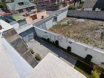 CASA DE VENTA EN POMASQUI