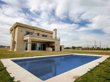 VENTA CASA FONDO A LA LAGUNA LA PROVIDENCIACanning