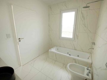VENTA CASA FONDO A LA LAGUNA LA PROVIDENCIACanning