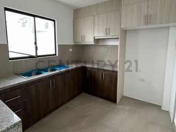 VENTA DE HERMOSA CASA CON VISTA AL MAR