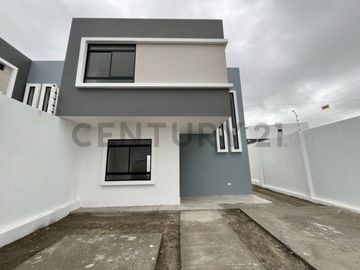 VENTA DE HERMOSA CASA CON VISTA AL MAR