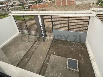 VENTA DE HERMOSA CASA CON VISTA AL MAR