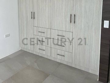 VENTA DE HERMOSA CASA CON VISTA AL MAR