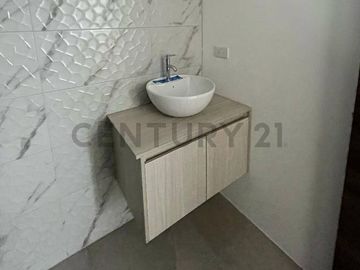 VENTA DE HERMOSA CASA CON VISTA AL MAR