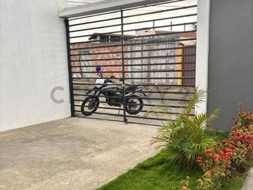 VENDO CASA COMPLETAMENTE NUEVA EN LOS ESTEROS DE MANTA