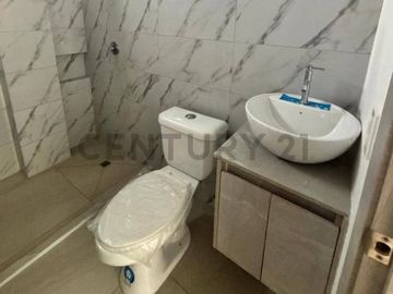 VENDO CASA COMPLETAMENTE NUEVA EN LOS ESTEROS DE MANTA