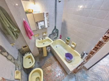 Venta PH 3 ambientes cochera Olivos a refaccionar