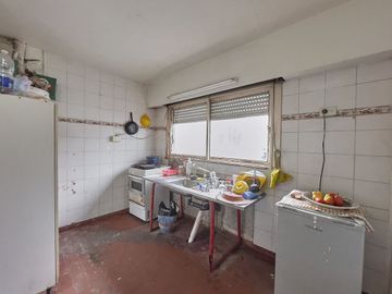 Venta PH 3 ambientes cochera Olivos a refaccionar