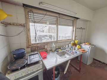 Venta PH 3 ambientes cochera Olivos a refaccionar