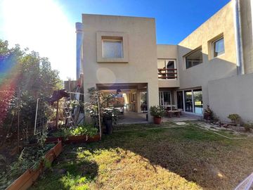 Venta casa 6 amb en Barrio El Aromo APTA CREDITO