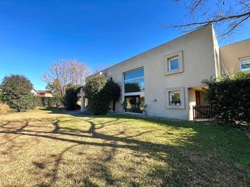 Venta casa 6 amb en Barrio El Aromo APTA CREDITO