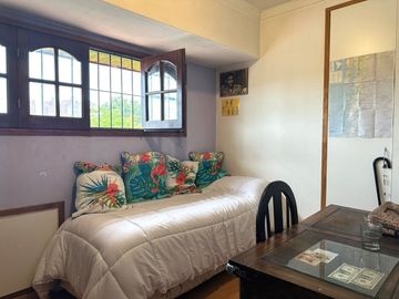 Venta casa 5 ambientes, con gran parque y garaje